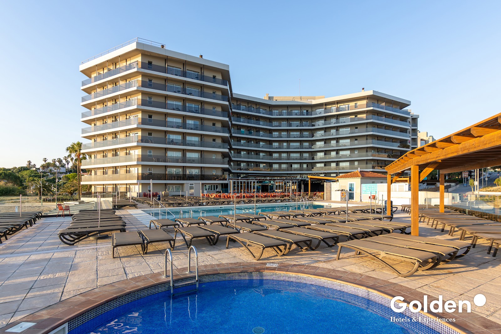 Golden Donaire Beach Hotel